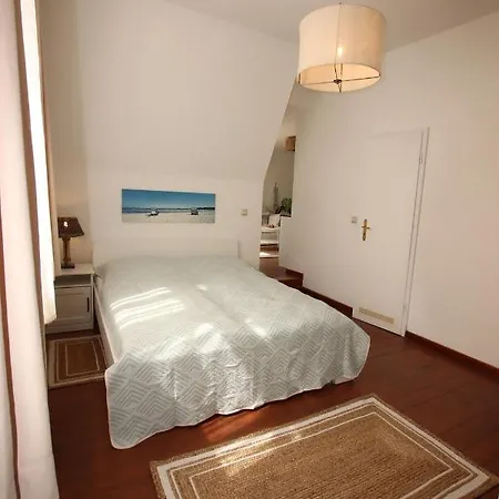 Apartment Undine 4 *